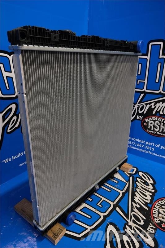 Freightliner Cascadia Radiator # 601417 Radiadores