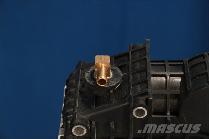 Freightliner Century, FLD 120, Columbia M2 Radiator # 601056 ラジエター