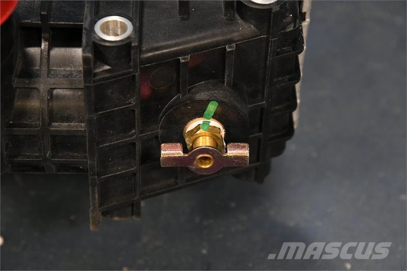 Freightliner Century, FLD 120, Columbia M2 Radiator # 601056 ラジエター