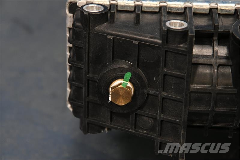 Freightliner Century, FLD 120, Columbia M2 Radiator # 601056 ラジエター