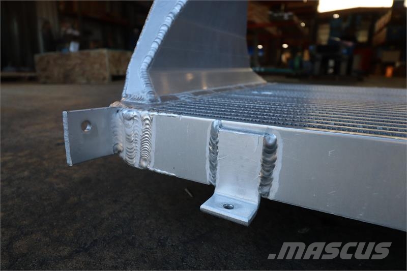 Freightliner Charge Air Cooler # 601308 Радиатори