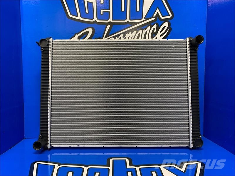 Freightliner M-2 Business Class Radiator # 601178 ラジエター