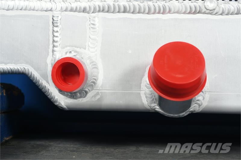 Hino 258, 256 Radiator # 609610 Radiadores