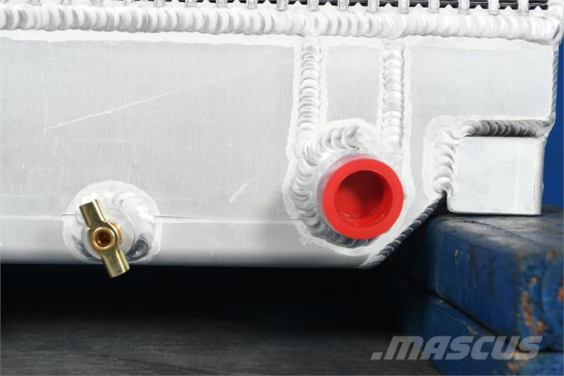 Hino 258, 256 Radiator # 609610 Radiadores