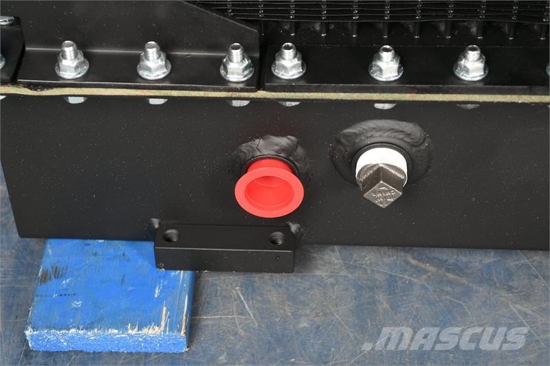 Hyundai 740-3 Radiator # 890188 Радиатори
