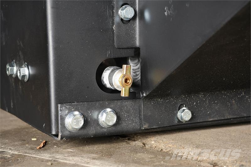 Hyundai / Doosan 451KW Radiator # 990249 Radiatoare