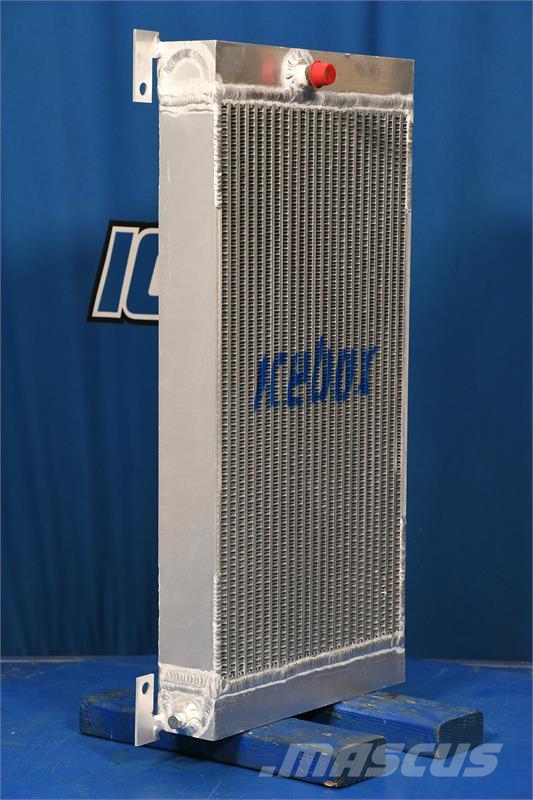 International 175B Oil Cooler # 920036 Radiatorji