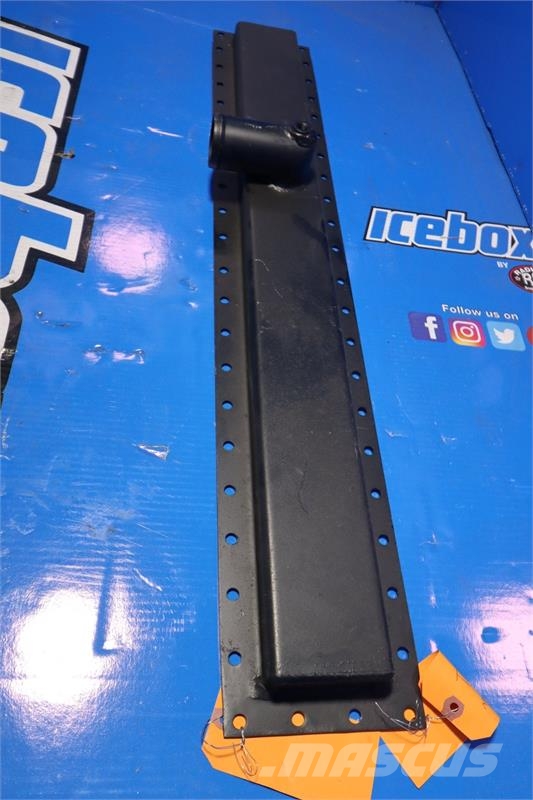 International 9370 Bottom Tank # 603447 مشعات