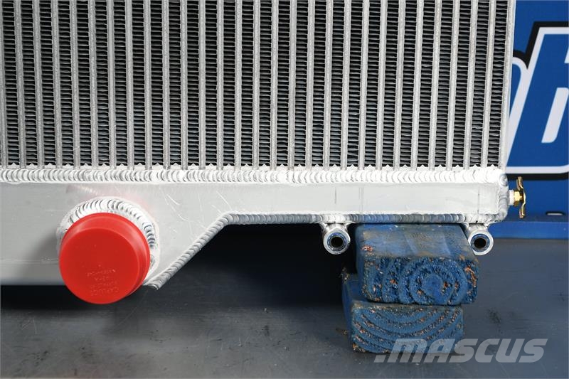 International 9900I / Prostar Radiator # 603210 Radiatoare