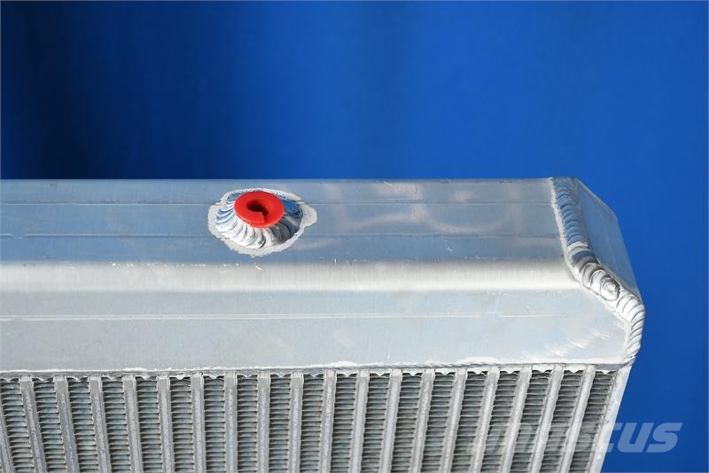 International 9900I / Prostar Radiator # 603210 Radiatoare