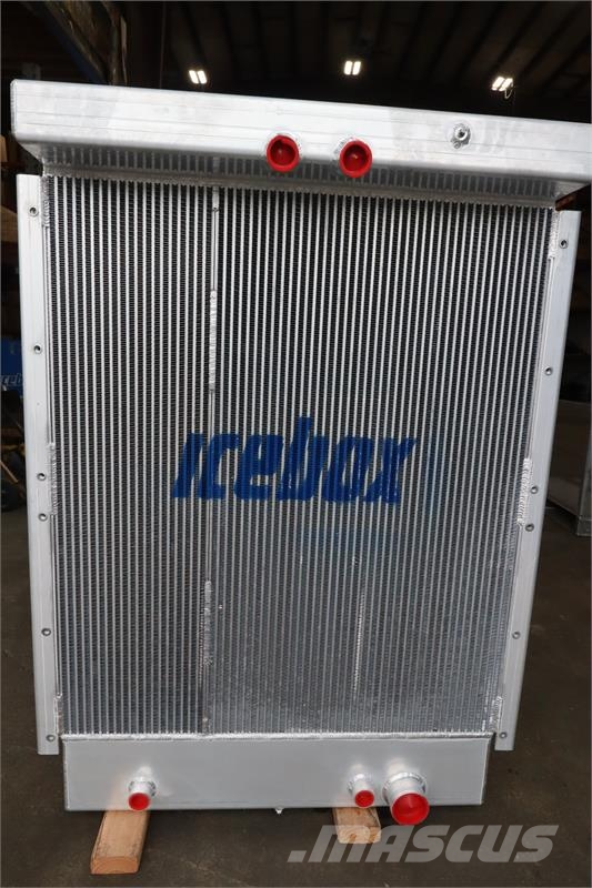 International TD 20 Radiator # 920044 Hűtők