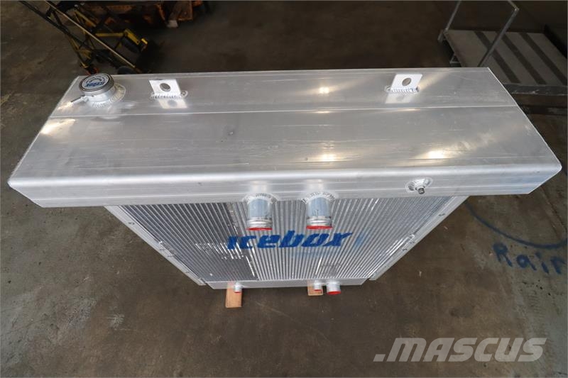 International TD 20 Radiator # 920044 Hűtők