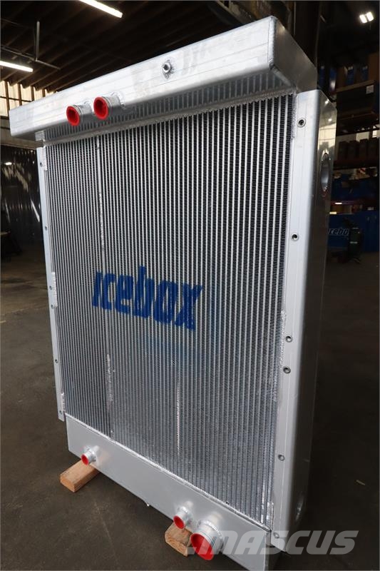 International TD 20 Radiator # 920044 Hűtők