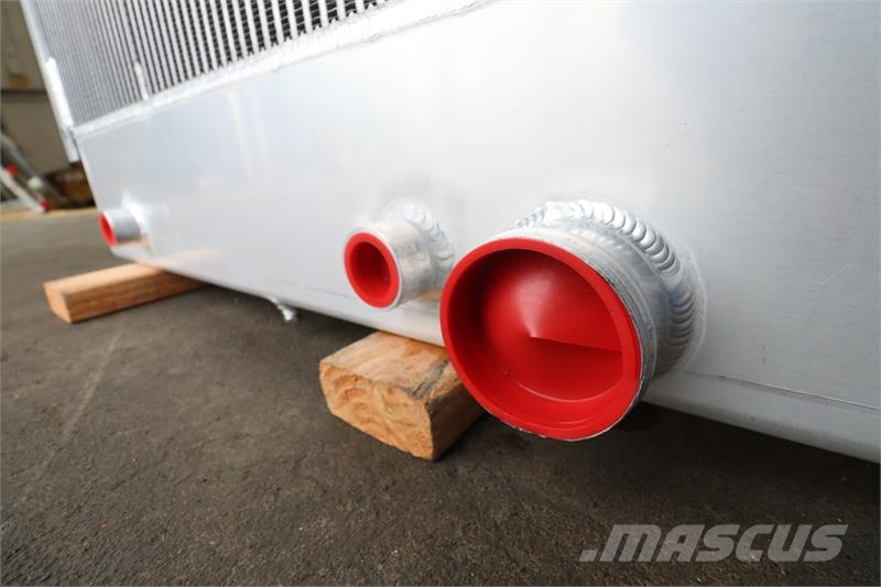 International TD 20 Radiator # 920044 Hűtők