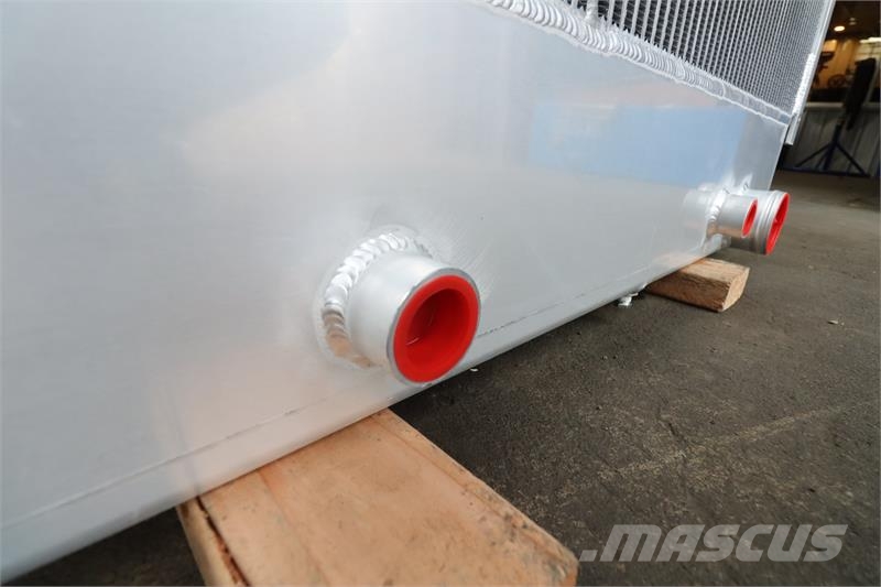 International TD 20 Radiator # 920044 Hűtők