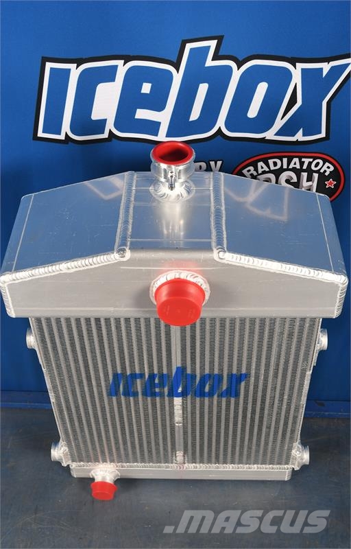 International TD340 Radiator # 920011 Радиатори