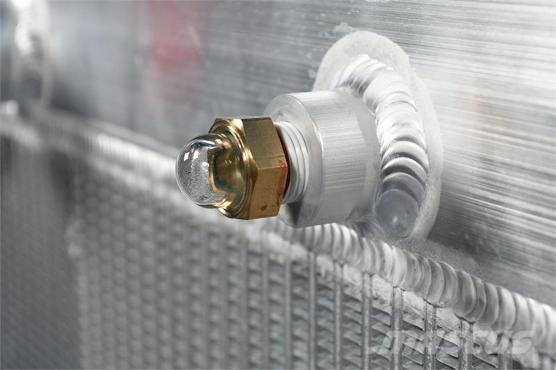 Isuzu MAC 750F Industrial Heater Radiator # 990200 مشعات