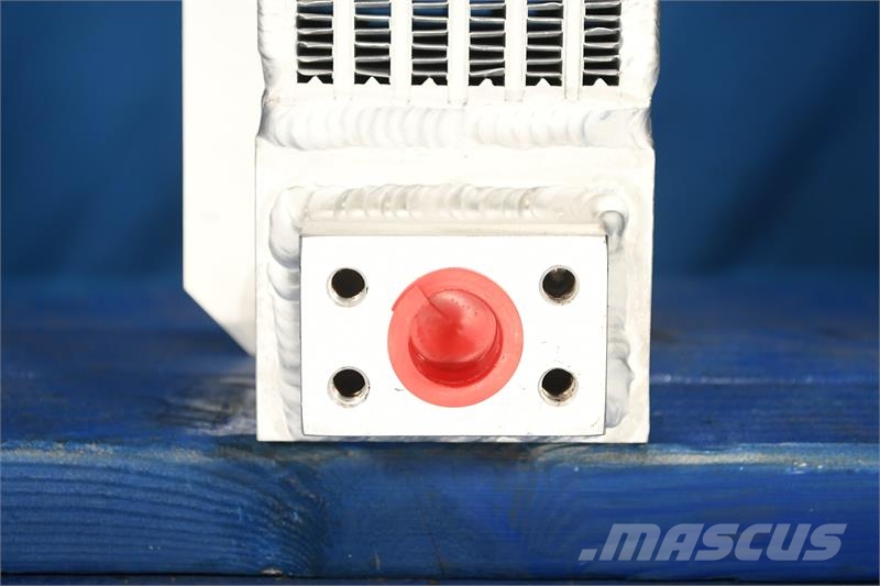 JCB 426E Oil Cooler # 890127 مشعات