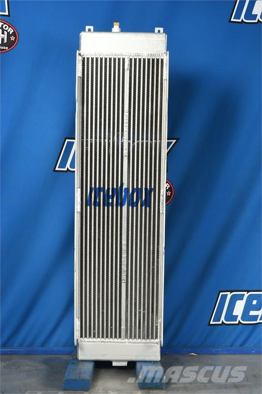 John Deere 2154D Radiator # 870466 Радиатори