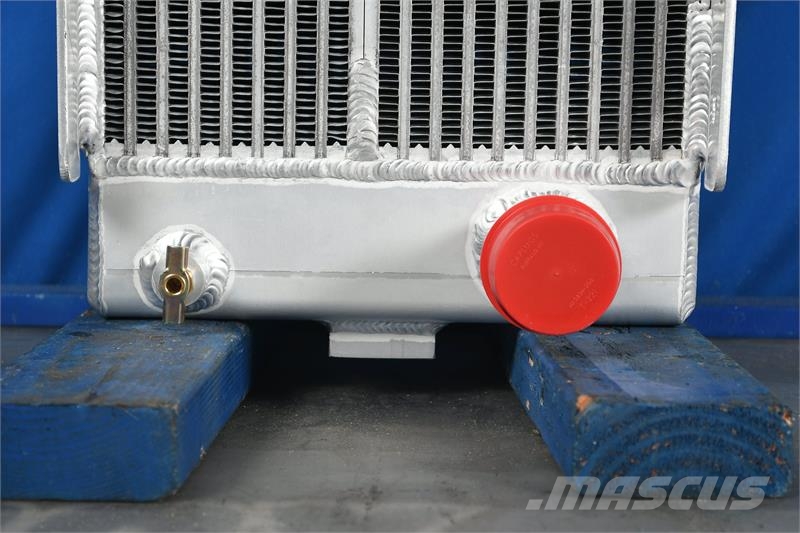 John Deere 2154D Radiator # 870466 Радиатори