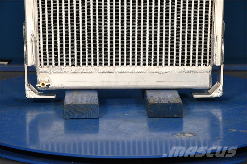 John Deere 350 Radiator # 870188 Radiatori