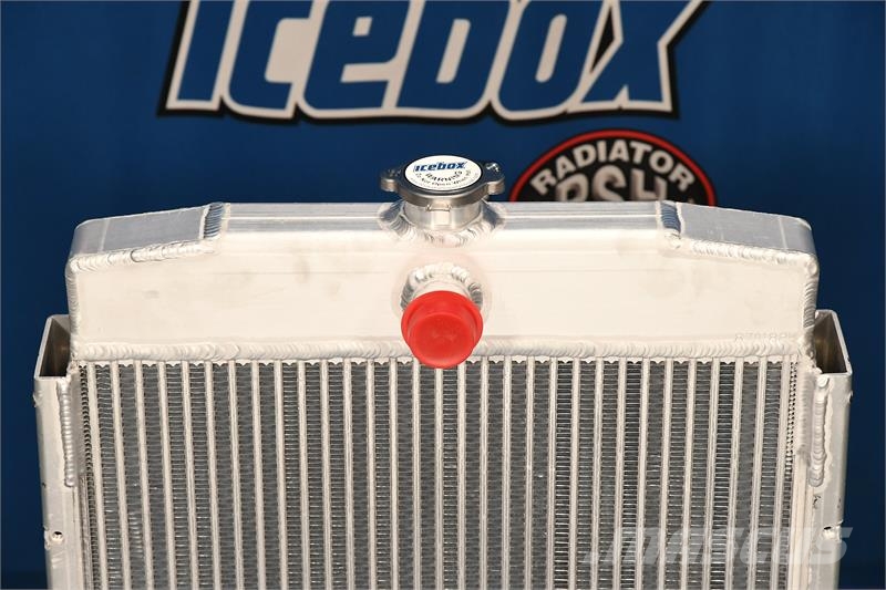 John Deere 350 Radiator # 870188 Radiatori