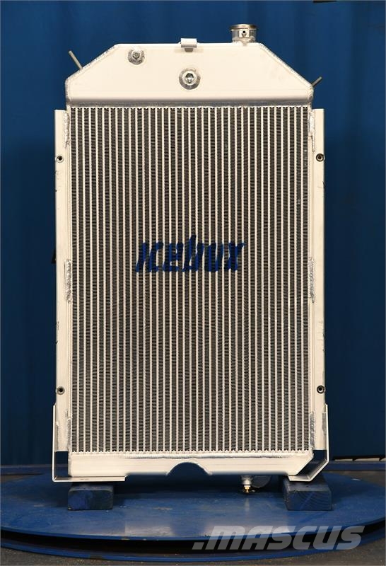 John Deere 4440 Radiator # 870427 Radiátory
