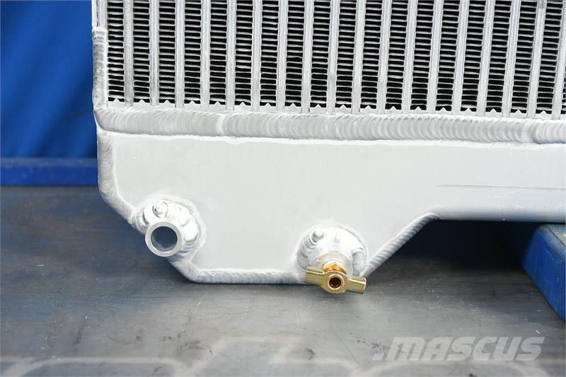 John Deere 544J, 622J, 444J Radiator # 870030 Jäähdyttimet
