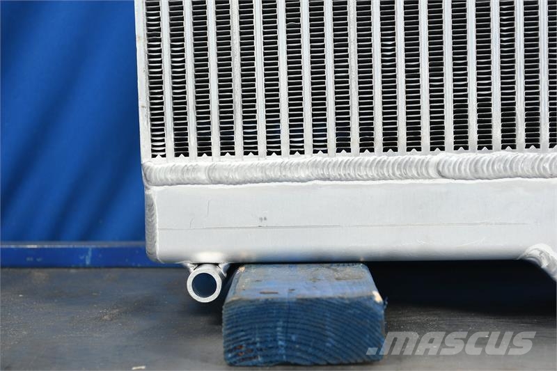 John Deere 544J, 622J, 444J Radiator # 870030 Jäähdyttimet