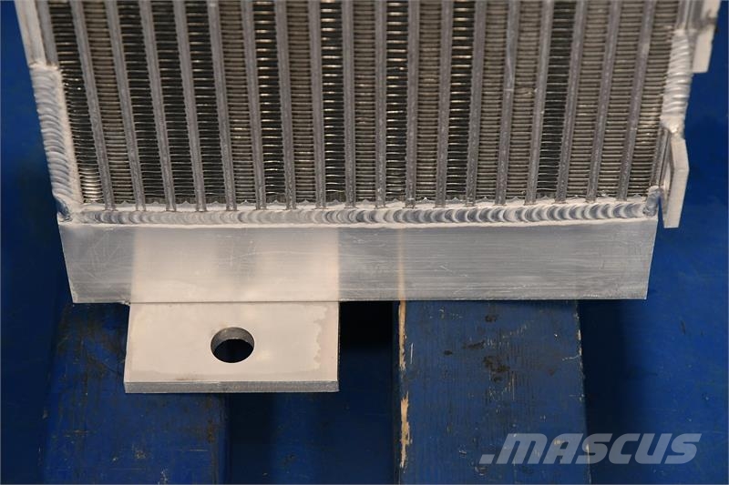 John Deere 550H Radiator # 870202 Radiadores