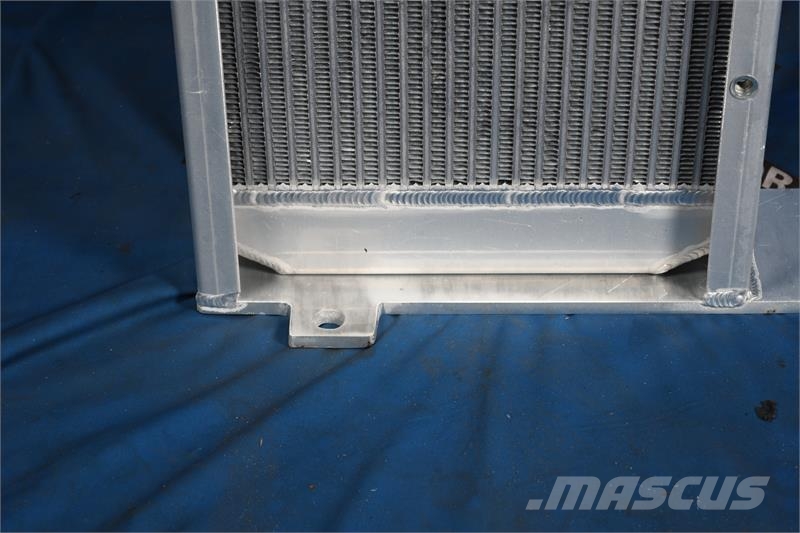 John Deere 650H Radiator # 870194 Radiadores