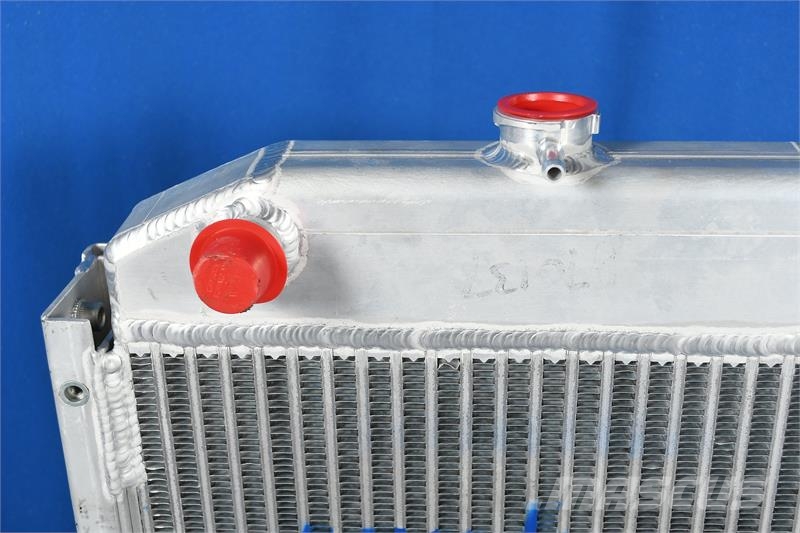 John Deere 670 Radiator # 870137 Radiadores