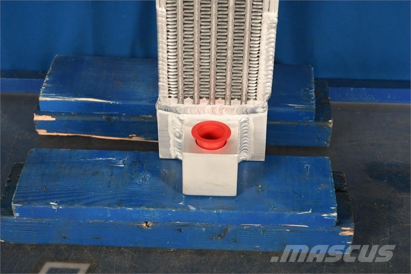 John Deere 850K Oil Cooler # 870323 Jäähdyttimet
