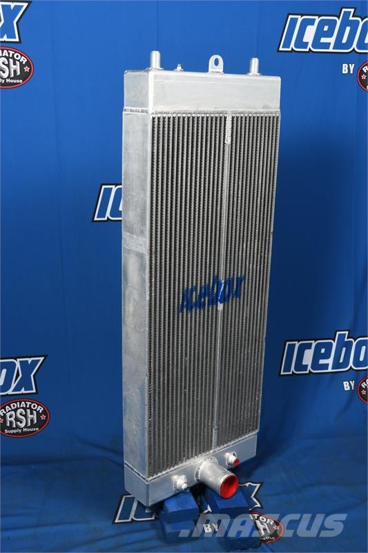 John Deere 850K Radiator # 870481 Радиатори