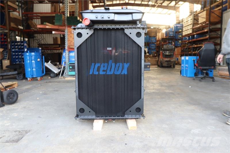Kenworth C500 Radiator # 604109 Jäähdyttimet
