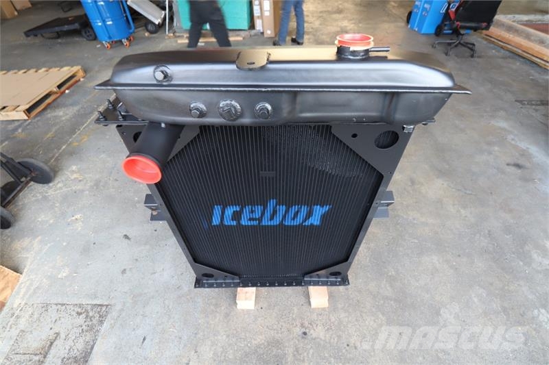 Kenworth C500 Radiator # 604109 Jäähdyttimet