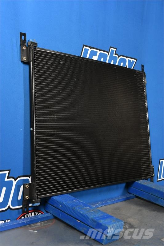 Kenworth T-2000 AC Condenser # 604766 Jäähdyttimet