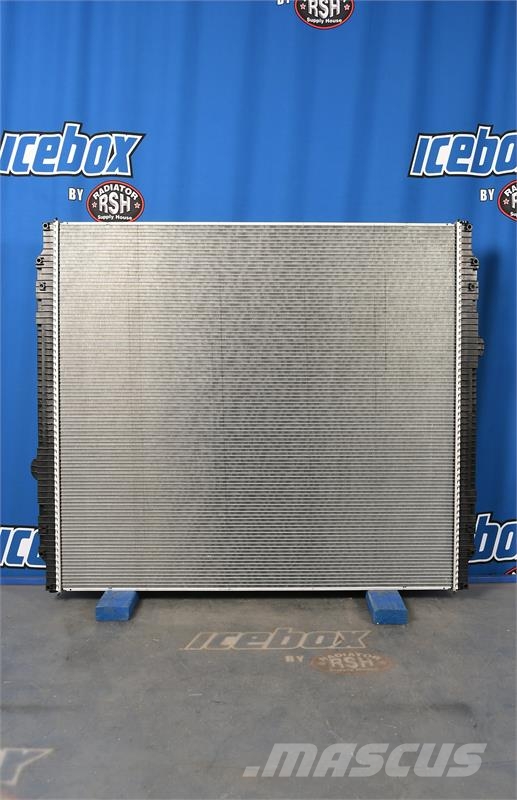 Kenworth T-800W Radiator # 604104 Jäähdyttimet