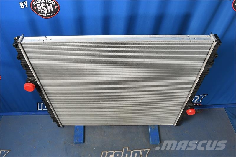 Kenworth T-800W Radiator # 604104 Jäähdyttimet