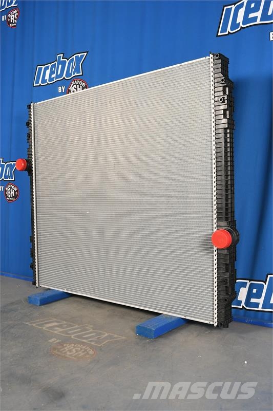 Kenworth T-800W Radiator # 604104 Jäähdyttimet