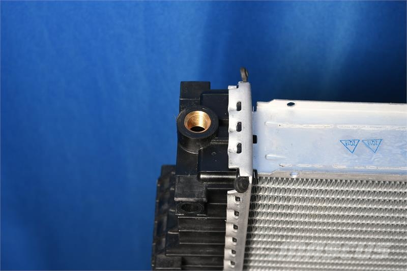 Kenworth T-800W Radiator # 604104 Jäähdyttimet