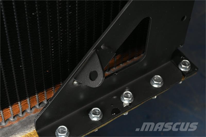 Kenworth W900B Radiator # 604022 Jäähdyttimet