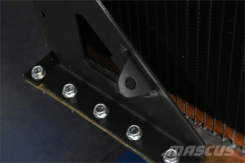 Kenworth W900B Radiator # 604022 Jäähdyttimet