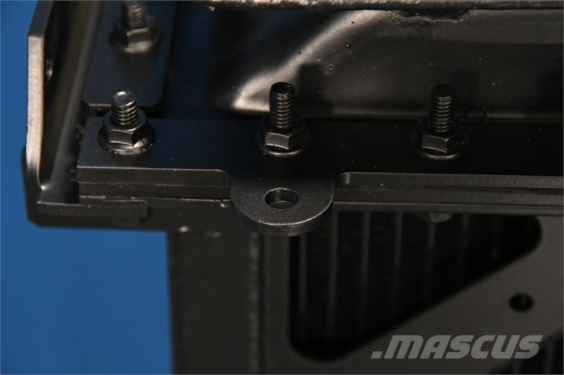 Kenworth W900L Radiator # 604037 Jäähdyttimet