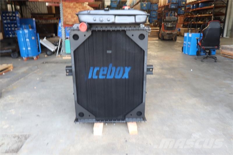 Kenworth W900L Radiator # 604103 Jäähdyttimet
