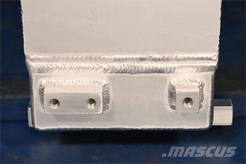 Komatsu HM400 Charge Air Cooler # 930253 Radiatoren