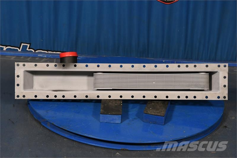 Mack Bottom Tank # 605128 Radiadores