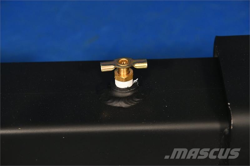 Mack Bottom Tank # 605128 Radiadores