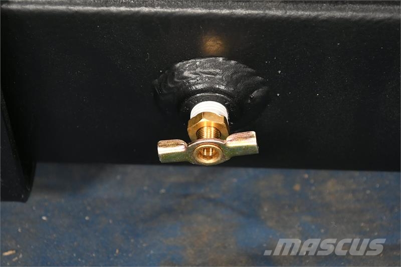 Mack Radiator # 605000 مشعات