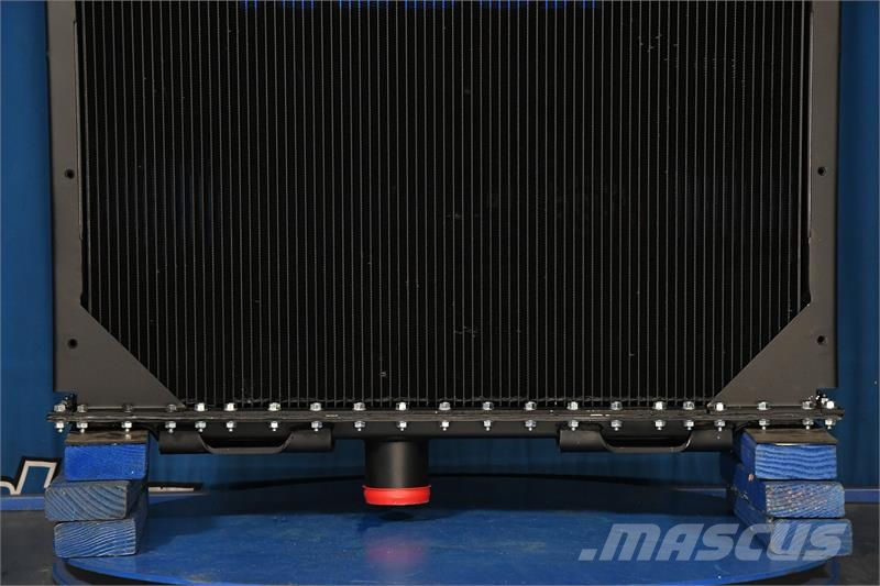 Mack Radiator # 605044 Jäähdyttimet